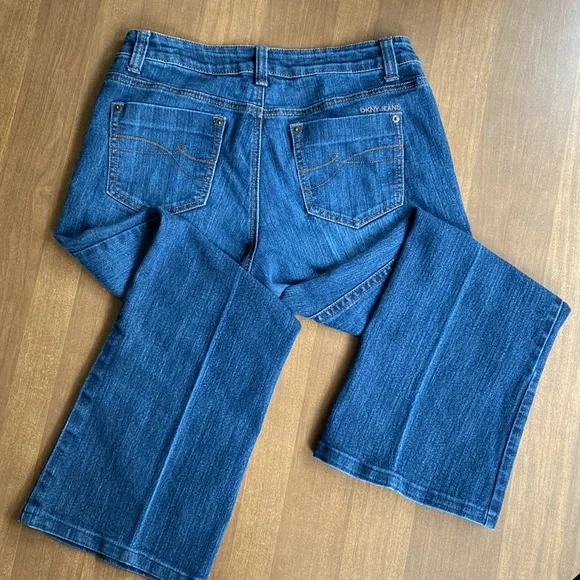 Women’s DKNY Wide Leg Cropped Jeans. Size 8. Like New. - Picture 6 of 10